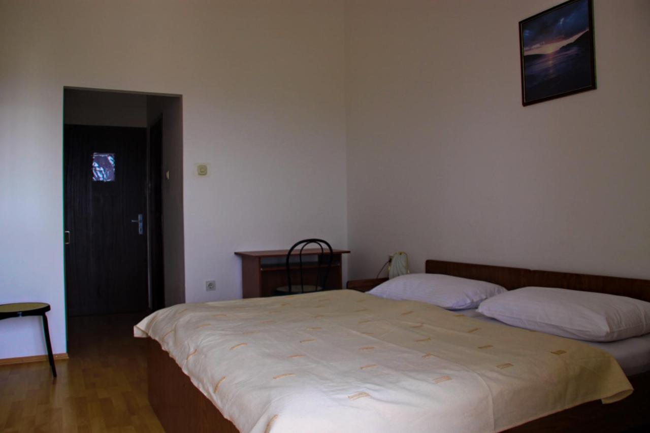 Rooms Amfora 克尔克 客房 照片