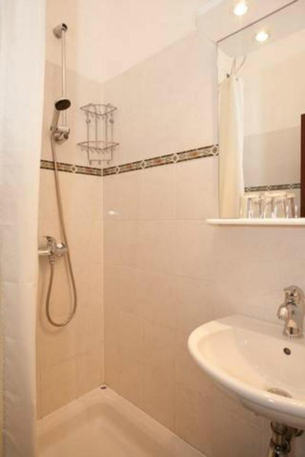 Rooms Amfora 克尔克 客房 照片